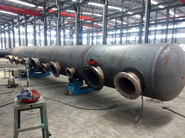 来宾蒸汽分汽缸漏气维修